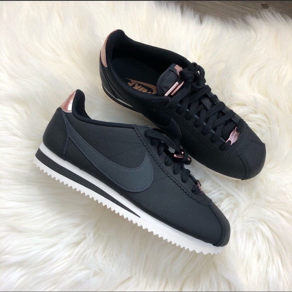 Nike Cortez: All black and rose gold
